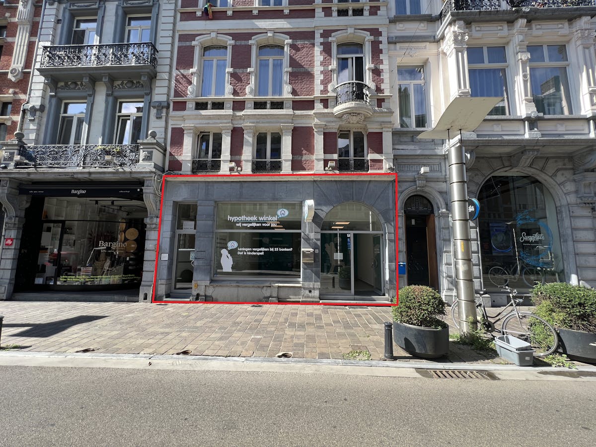 Bright commercial property (58 m²) for rent in the center of Ghent - photo 2