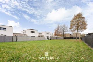 Interesse? Meer informatie op www.SWEVERS.be. - Deze bouwgrond van 8a 8ca in de rustige Kleine Herenweide te Diepenbeek biedt een unieke kans voor...