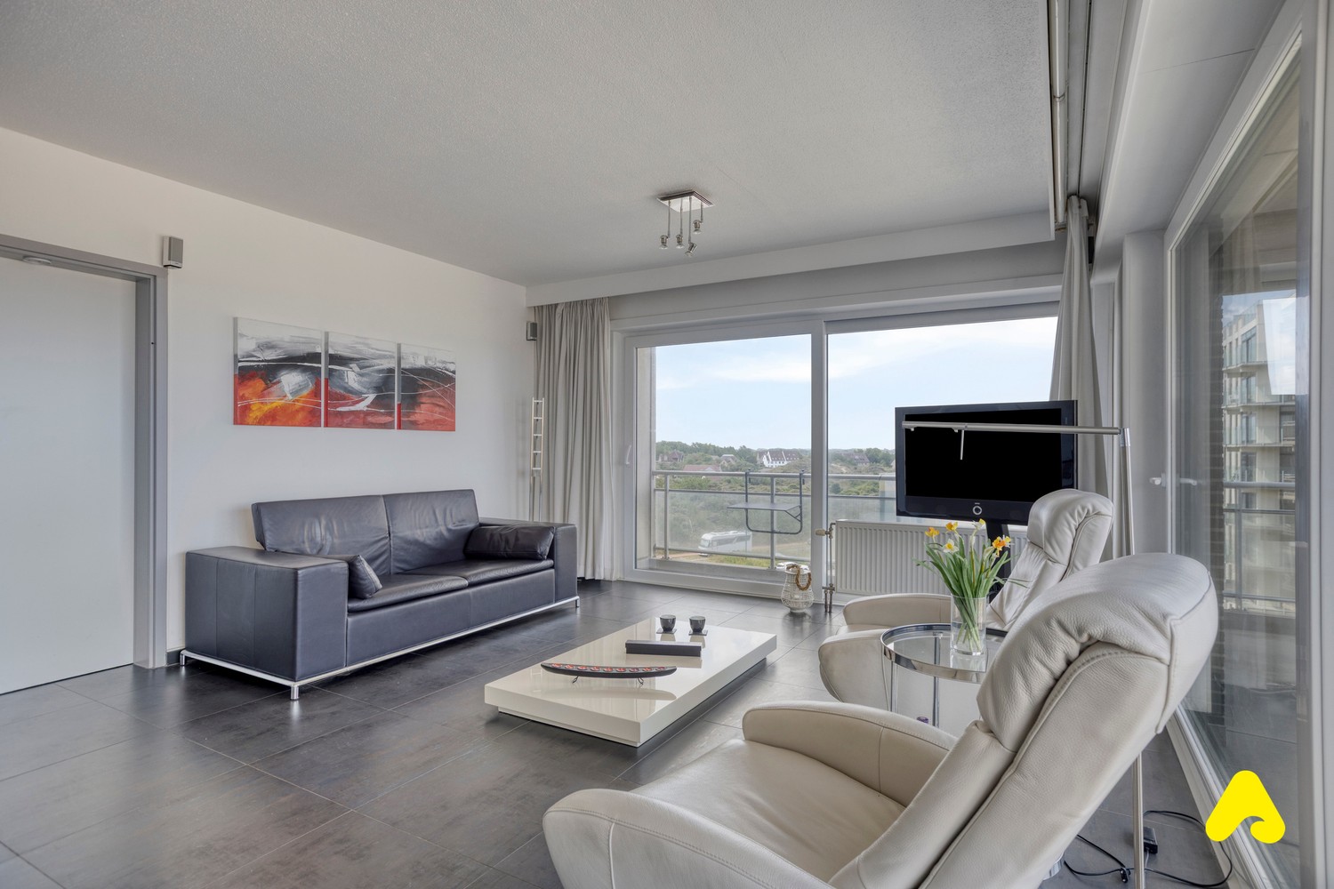 Appartement d’angle entièrement rénové avec vue frontale sur mer et grande terrasse ensoleillée - photo 5