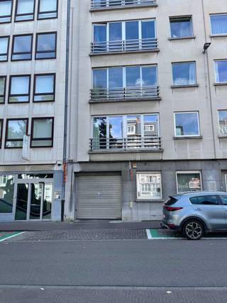 overdekte parkeerplaats, in open ruimte