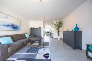 Discover this recent duplex apartment with 2 bedrooms, located on the fourth and fifth floors of Residence Permeke in Ostend. Thanks to its...