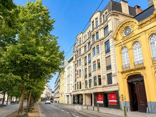 GHENT - Kouter: Are you looking for an exclusive and completely renovated apartment on the Kouter in Ghent? Then this apartment is exactly what...