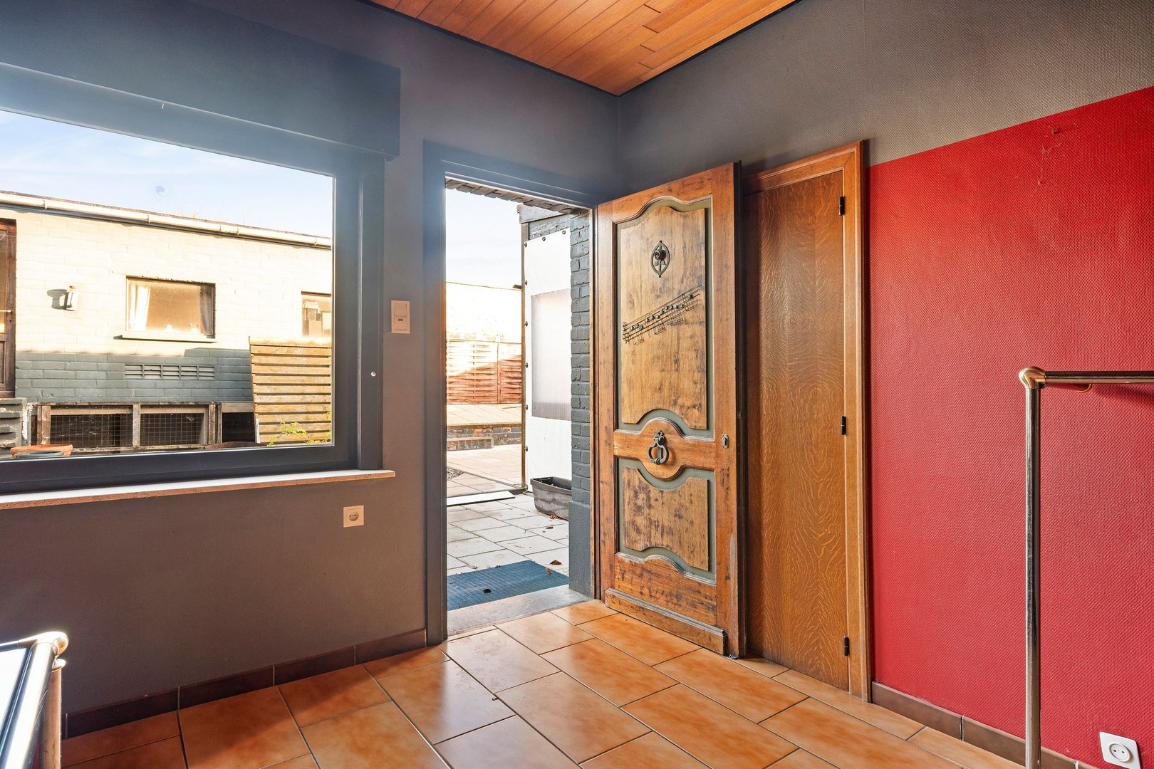 Vrijstaande woning in tweede lijn met 2 kamers op het gelijkvloers en voldoende stockageruimte en gesloten garage van 40m² - foto 4