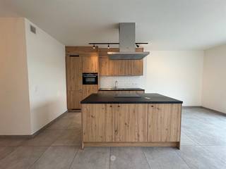 OUWEGEM- Vous êtes à la recherche d'un appartement de 3 chambres à coucher avec une terrasse spacieuse et un jardin dans le centre de Ouwegem ?Ce...