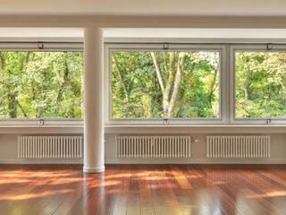 <p>Ideaal gelegen tegenover het Elisabethpark, zonder inkijk en met zicht op het park, bevindt dit prachtige architectenappartement van 140 m² zich in een rustige en groene omgeving, vlak bij het centrum van Brussel. Het metrostation Simonis ligt op slechts enkele minuten wandelen en biedt een vlotte verbinding met Dansaert, de Zavel en de verschillende wijken van het stadscentrum. Ook de Ring is snel bereikbaar. Het appartement werd volledig gerenoveerd in 2020 en omvat: inkomhal, woonkamer, twee slaapkamers, bureau, badkamer met douche, keuken, terras, wasruimte, maatwerkmeubilair/schrijnwerk en kelder. Provisie voor kosten: €250/maand (gemeenschappelijke delen, verwarming, warm en koud water). Staanplaats voor een motor of kleine wagen: €80/maand. Massief exotisch parket. EPC: D (daterend van vóór de werken). Beschikbaar vanaf 1 oktober 2026. De mooie volumes, de lichtinval en de ligging zullen u zeker bekoren! Een bezoek waard.</p>