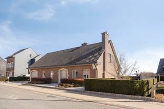 Klassevolle, zeer goed onderhouden woning met o.a. een bewoonbare oppervlakte van 250 m² (exclusief kelder), 5 slaapkamers (6 mogelijk),...