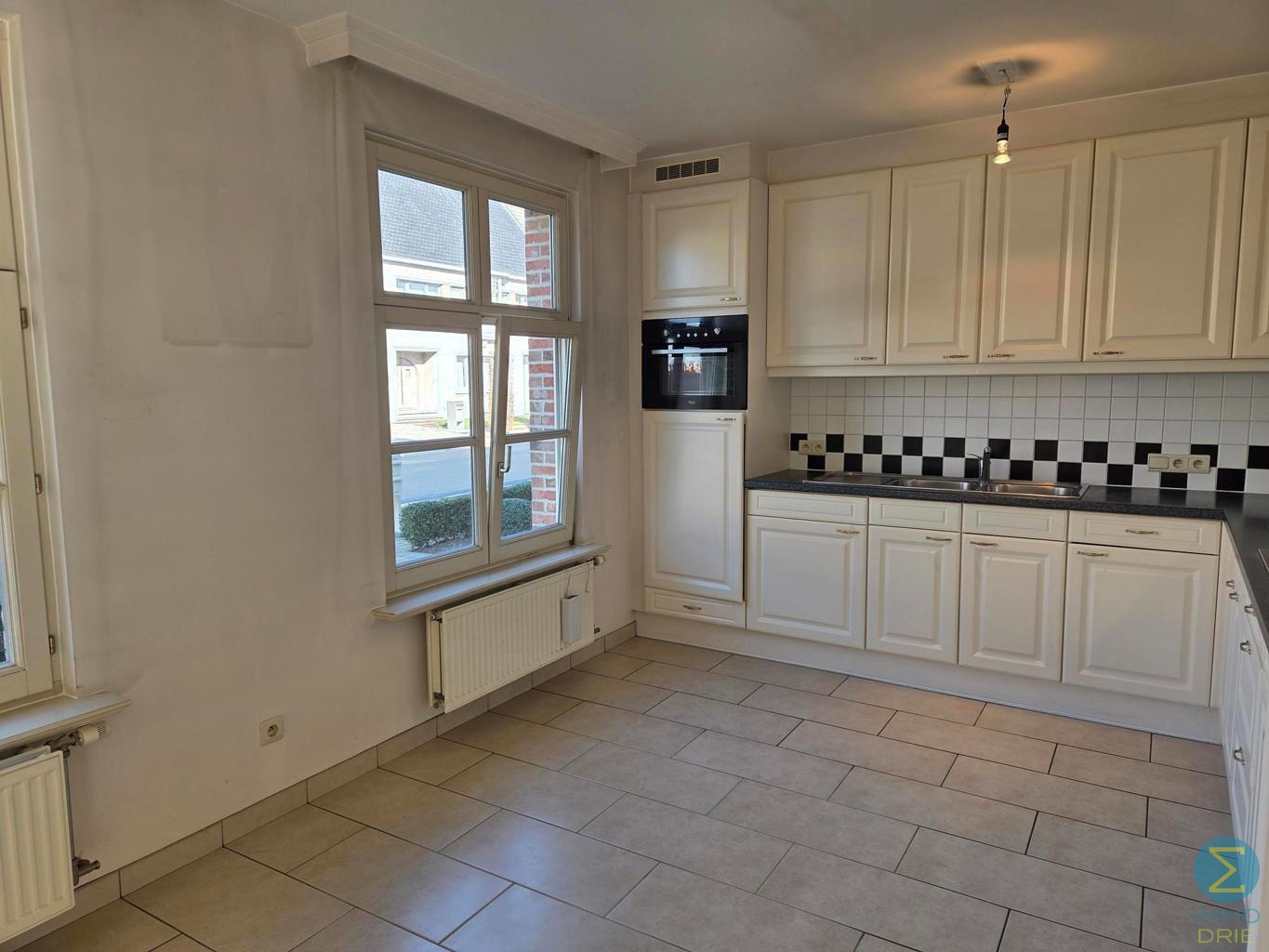 Ruim drie-slaapkamer appartement met garage en terras. - foto 5