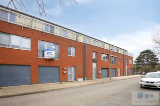 Op een uitstekende locatie te Heist-op-den-Berg, bevindt zich deze instapklare gezinswoning met 4 slks, gezellige tuin en inpandige garage.Deze...