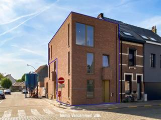 Uniek nieuwbouw triplex appartement met knap terras en garage in hartje van het landelijke Duffel-West. Dit energiezuinig duplexappartement...