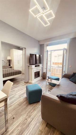 Welkom in dit gezellige en modern ingerichte appartement in het hart van Blankenberge. Dit fijne woonruimte van 38m² biedt het perfecte...