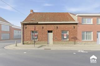Te koop: halfopen woning in de 's Graventafelstraat te Zonnebeke, op de stadsrand en nabij invalswegen.Dankzij de halfopen bebouwing geniet u van...