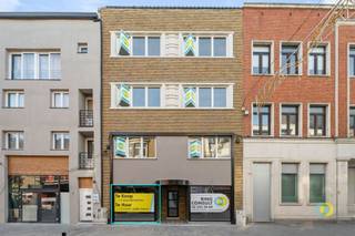 This excellently located commercial ground floor in the heart of Vilvoorde offers an ideal base to build your project. The spaces are currently...