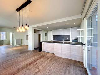 Bent u op zoek naar de ideale balans tussen rust en de dynamiek van de stad? Deze ruime woning biedt het beste van twee werelden. Gelegen in...