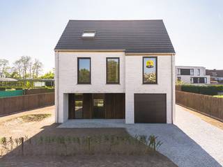  * Nabij centrum Deinze * Alleenstaande villa met aangelegde tuin * Ruim perceel * Zuidwest gerichte tuin * Goede mobiliteitOMGEVINGNabij het centrum...