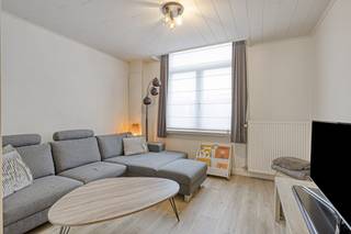 Bent u op zoek naar de ideale starterswoning op een toplocatie? Deze verrassend ruime rijwoning in het centrum van Aalter combineert het comfort...