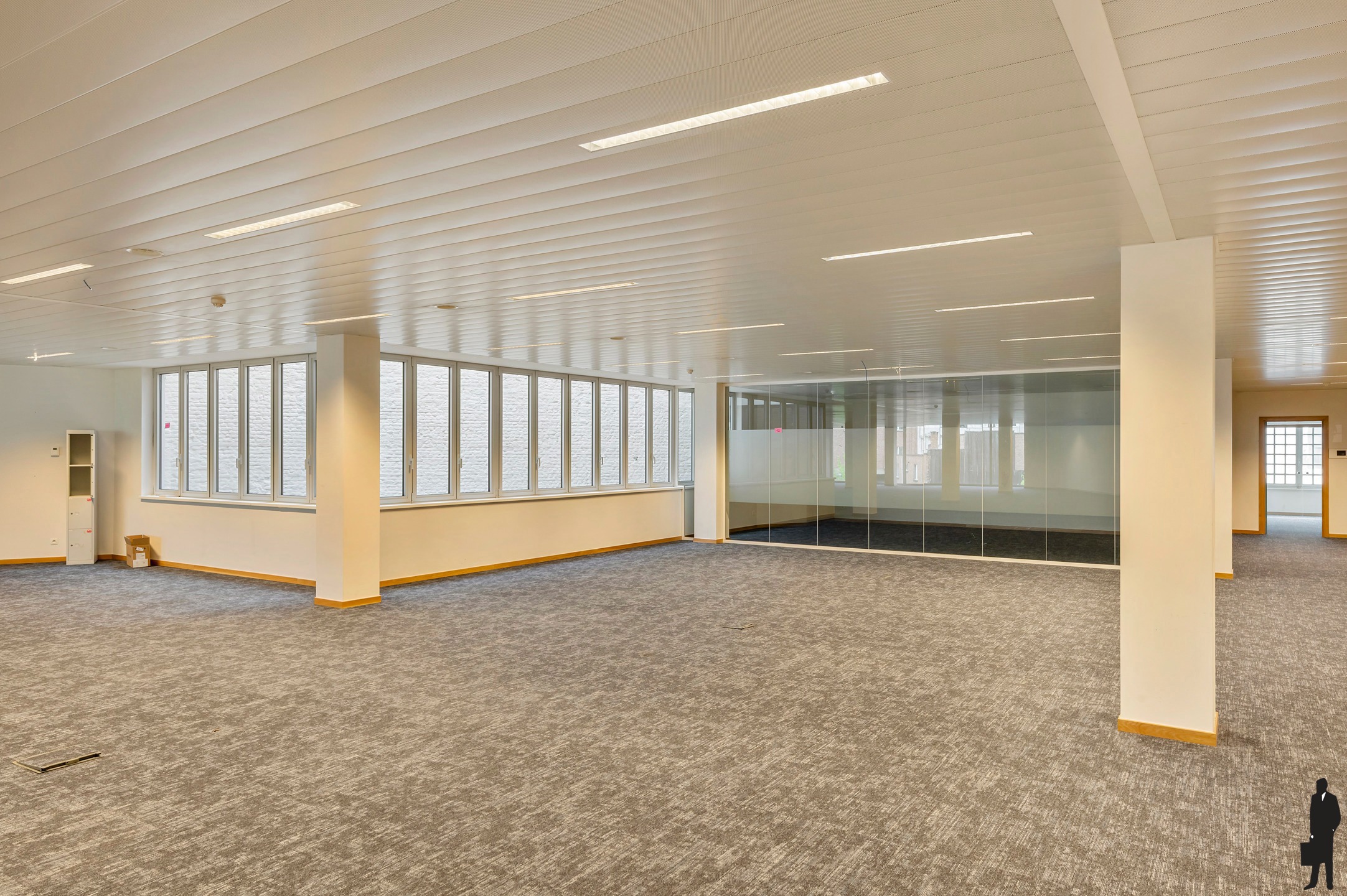 4 gerenoveerde kantoorruimtes (geheel of gedeeltelijk te huren) in een karaktervolle geklasseerde herenwoning met uitstekende bereikbaarheid en ruime parkeervoorzieningen. - foto 4