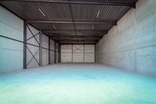 Magazijnruimte van 573 m² te huur, geschikt voor zowel opslag als productie. Gelegen op een KMO zone in de voorhaven van Oostende. Van hieruit is...