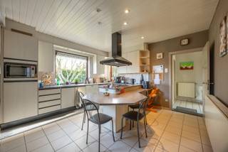 Ruime instapklare woning te koop in Hamont-Achel!Deze ruime woning, verbouwd in 1992 beschikt over 191m² woonoppervlakte. De woning werd vervolgens...