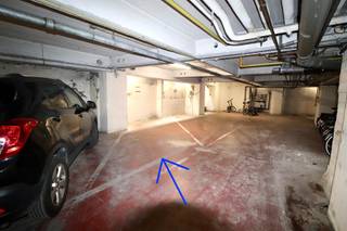 Ondergrondse autostaanplaats te koop in Gent. <br /><br />Gelegen op een gunstige locatie: aan de Coupure en op wandelafstand van het Rabot en het centrum van Gent. De autostaanplaats wordt afgeschermd door een automatische sectionale poort aan de straatkant. <br />Momenteel is deze staanplaats verhuurd.<br /><br />Voor meer informatie contacteer ons via 0473 90 90 94 <br /><br />Stedenbouwkundige inlichtingen in aanvraag