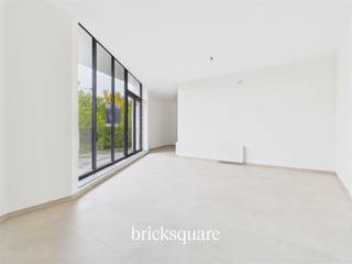 BASTOGNE - Ideal location in the heart of Bastogne, a few steps from Place Général Mc Auliffe.Discover this great opportunity consisting of a 77...