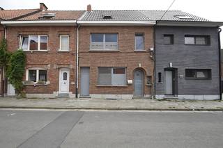 Op een centrale locatie in Kruibeke, vlakbij het centrum, winkels en scholen, vinden we deze charmante woning die oorspronkelijk dateert uit de...