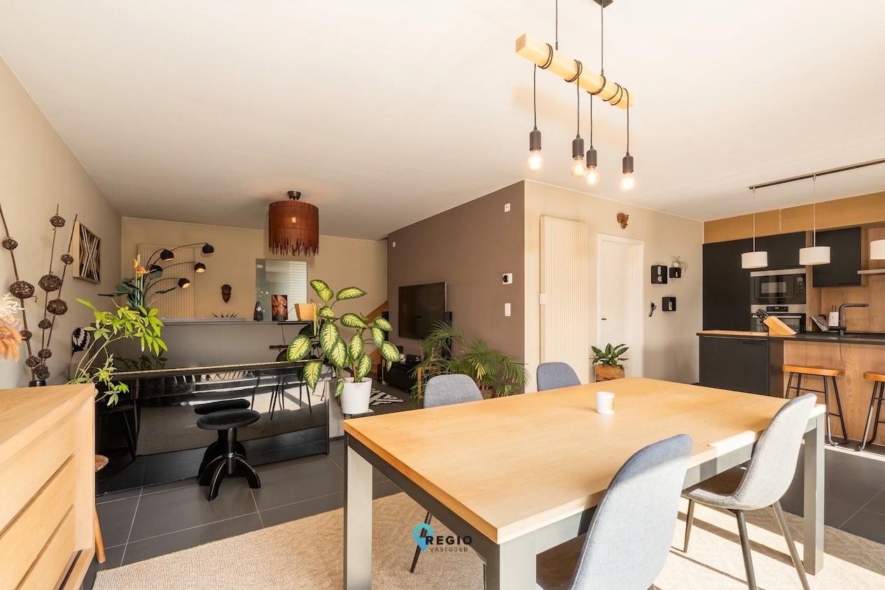 Instapklare, eigentijdse woning met 5 slaapkamers op kindvriendelijke locatie te Landegem - foto 4