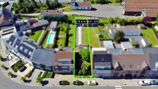 Terrain avec une maison à démolir dans le centre d'Audenarde. Emplacement idéal avec un accès facile, à proximité de la gare d'Audenarde. Voici un...