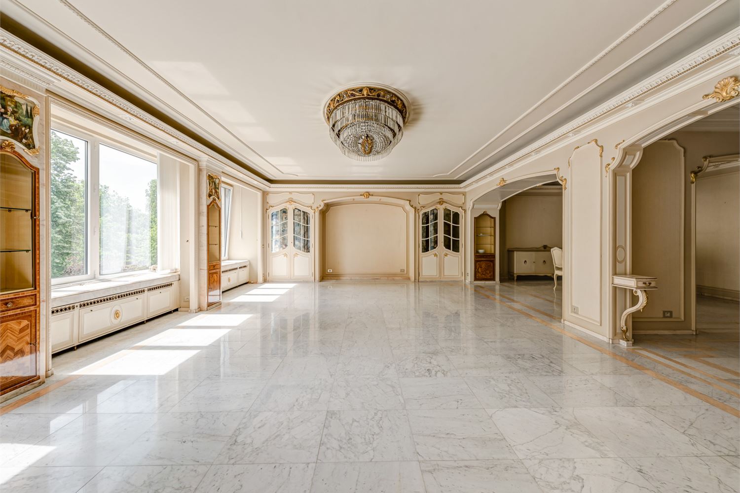 Ruim en lichtrijk 2-slaapkamerappartement (197 m²) met parkzicht en terras op toplocatie - foto 2