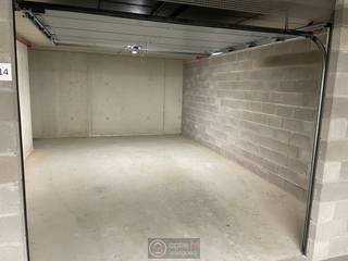 Geraak je ook je wagen nooit kwijt in Hasselt?Zoek je een parking op een veilige plaats?Zeer centraal gelegen aan het nieuwe stadskwartier Quartier...