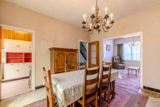 Rustig gelegen woning met veel renovatiepotentieel en o.a. 3 slaapkamers in Lier.<br /><br />Indeling: inkomhal; leefruimte; keuken; apart toilet; berging en veranda met toegang tot de tuin <br /><br />1V: 3 slaapkamers en badkamer <br /><br />Ruime af te werken zolder <br /><br />Algemeen: <br /><br />- Daken vernieuwd in 2017<br />- EPC F (renovatieverplichting) <br />- Rustige ligging<br />- Verwarming op gaskachels <br />- Veel potentieel <br /><br />Bekijk zeker de 360° rondgang via onze website (+ mogelijkheid tot opmeten en ontmeubelen).<br />Alle attesten zijn beschikbaar onderaan op onze website.<br />Voor meer info of een bezoek: 0472 22 22 77 of thomas@solittvastgoed.be.