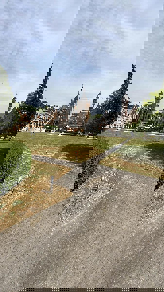 Ruim twee slaapkamer appartement in kasteeldomein Cantecroy met gezamenlijke tuin en fitness ruimte.  - foto 1