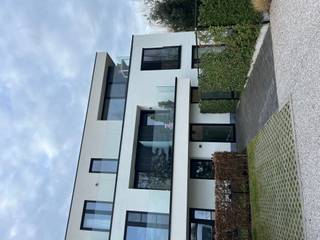 Waregem: luxueus appartement te huur met 2 slaapkamers en een grote tuin.Dit ruim appartement is gelegen op een toplocatie in Waregem dichtbij...