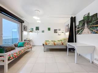 🏢 Lichte studio met terras – Recent gebouw 2023 – PEB BDeze functionele en perfect ingerichte studio, nooit bewoond, biedt een moderne en...