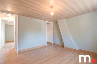 Rijwoning nabij het centrum van Harelbeke met heel wat troeven. Ideale starterswoning!Gelegen nabij openbaar vervoer, winkels en scholen. Deze woning...