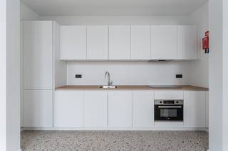 Dit appartement onderging een totaalrenovatie! Het bestaande gebouw werd teruggebracht tot op zijn ruwbouw en werd volledig afgewerkt met...