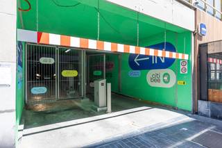  * Ruime overdekte staanplaatsen te koop in Europacentrum fase III. * Prijs €39.000,- * Inrit volledig vernieuwd. * Laadpalen aanwezig! * Toegang via...