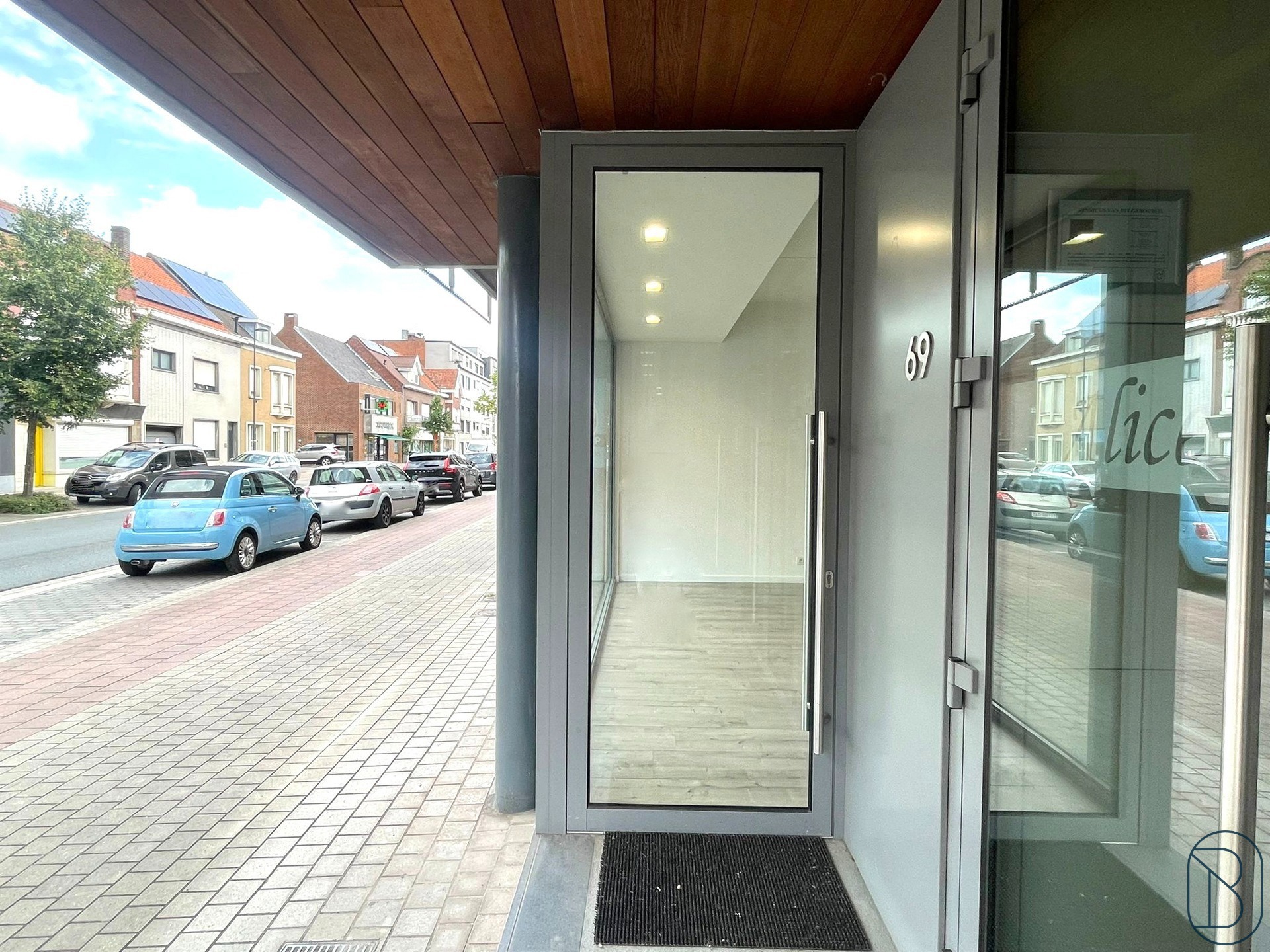TOPgelegen leuke handelsruimte met 2 parkeerplaatsen! - foto 5