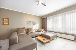 - Hoogwaardige renovatie,- Royaal 1 slpk appartement,- Goed onderhouden residentie,- Pal aan het strand.Dit stijlvol gerenoveerde appartement bevindt...