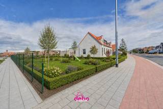 Instapklare gezinswoning met extra bouwgrond op een toplocatieWelkom in deze charmante en instapklare woning, gelegen op een mooi perceel van maar...