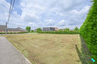 Deze bouwgrond is gelegen op een perceel van 917 m² en bevindt zich op een rustige en gunstige locatie in Waregem. Het perceel is geschikt voor...