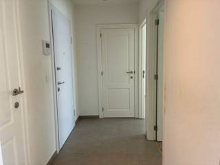 <p><span>Luxury apartment on 1st floor in the center 's-Gravenwezel</span></p><p><span> </span></p><p><span>* Layout : entrance hall with toilet, living on parquet floor with sliding door to the covered terrace, open kitchen with Miele appliances and adjoining storage room, night hall, 2 bedrooms on high quality laminate, bathroom with walk-in shower / double washbasin</span></p><p><span> </span></p><p><span>- Central heating on gas, underfloor heating</span></p><p><span>- elevator, videophone</span></p><p><span>- garage box € 100 / month</span></p><p><span>- common costs € 50 / month</span></p>