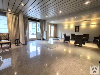 Pal in het centrum van Pittem bevindt zich deze ruime woning met tal van opportuniteiten (326 m²) op een grondoppervlakte van 497 m².Dit centraal...