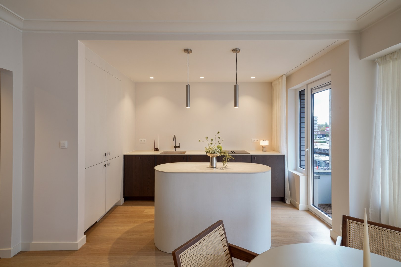 Luxuriously renovated 3-bedroom apartment in the heart of Oostende. - photo 1