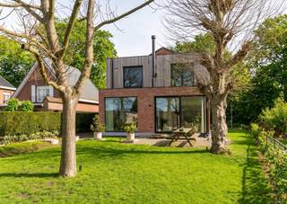 Vous recherchez une combinaison unique de paix, de confort moderne et de durabilité ? Cette maison magnifiquement rénovée (2025) située...