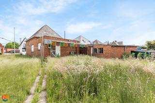 Op een uitstekende locatie te Putte (Beerzel) bevindt zich deze te renoveren woning met 2 slaapkamers en tuin. De woonst geniet van een...