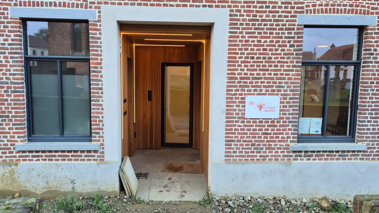 Uitzonderlijk ruime nieuwbouwwoning met 2 aparte appartementen -perfect voor co-housing, kangoeroewonen of wonen + zorgwoonst. - foto 2