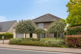 In Herent, op een ruim perceel van 13 are, vindt u deze instapklare en energiezuinige gezinswoning met een bewoonbare oppervlakte van 238 m²...