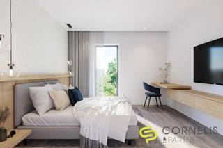 <div>Nog twee woningen beschikbaar!<br /><br />In het charmante Moerbeke, een deelgemeente van Geraardsbergen, worden momenteel drie prachtige nieuwbouwwoningen gerealiseerd. U krijgt volledige vrijheid in de keuze van materialen, van de ruwbouw tot de afwerking. Bovendien kunt u ervoor kiezen om de woning casco aan te kopen en bepaalde afwerkingswerken zelf uit te voeren. Alles is bespreekbaar met de projectleider.<br /><br />De indeling van de woning is als volgt: op het gelijkvloers vindt u een ruime inkomhal, een toilet, een berging en een lichte woonkamer met aangrenzende eetplaats en een open keuken met uitzicht op de prachtige tuin. Op de bovenverdieping bevindt zich een nachthal, drie slaapkamers en een volledig ingerichte badkamer. Bovendien is er een zolder aanwezig, wat extra mogelijkheden biedt.<br /><br />De ligging van deze woningen heeft vele voordelen, met winkels, slagers, bakkers, het treinstation en een bushalte allemaal in de directe omgeving. De woningen worden gebouwd en afgewerkt volgens de verplichte normen, en u heeft de vrijheid om uw eigen materialen te kiezen. Houd er rekening mee dat de vermelde prijzen exclusief BTW zijn.<br /><br />HALFOPEN  395.646€ instapklaar, grond + RR, nieuwbouw inclusief BTW.<br /><br />Als u meer informatie wenst of een afspraak wilt maken, aarzel dan niet om contact op te nemen met Patrick op het nummer 0470858575.</div>