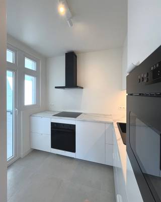 Energiezuinig gerenoveerd appartement rustig gelegen vlakbij de voornaamste invalswegen, station, tram, bushaltes, park, supermarkt,.... Het...