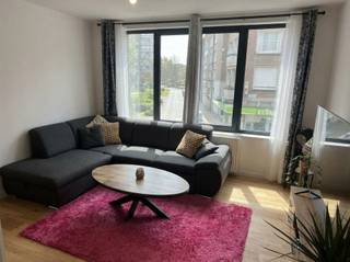 <p><strong>Maison de ville à Anvers - Boomsesteenweg</strong></p><p>Cette propriété est située sur Boomsesteenweg à Anvers, un emplacement central avec un accès facile au centre-ville et aux principales voies d'accès. Grâce à son emplacement, vous bénéficiez d'une bonne accessibilité, des transports publics à proximité et d'un large éventail de magasins et de commodités.</p><p>La propriété offre une disposition pratique et constitue une base intéressante pour ceux qui recherchent <strong>leur propre maison familiale</strong> ou un <strong>bien d'investissement avec un potentiel locatif</strong>. En fonction de l'aménagement, la propriété peut être modernisée et optimisée pour répondre aux normes de vie contemporaines.</p><p><strong>Avantages</strong></p><ul><li><p>Situation centrale à Anvers</p></li><li><p>Bonne accessibilité et commodités accessibles à pied</p></li><li><p>Intéressant en tant que propriété occupée ou investissement</p></li><li><p>Potentiel de rénovation et de valeur ajoutée</p></li></ul>